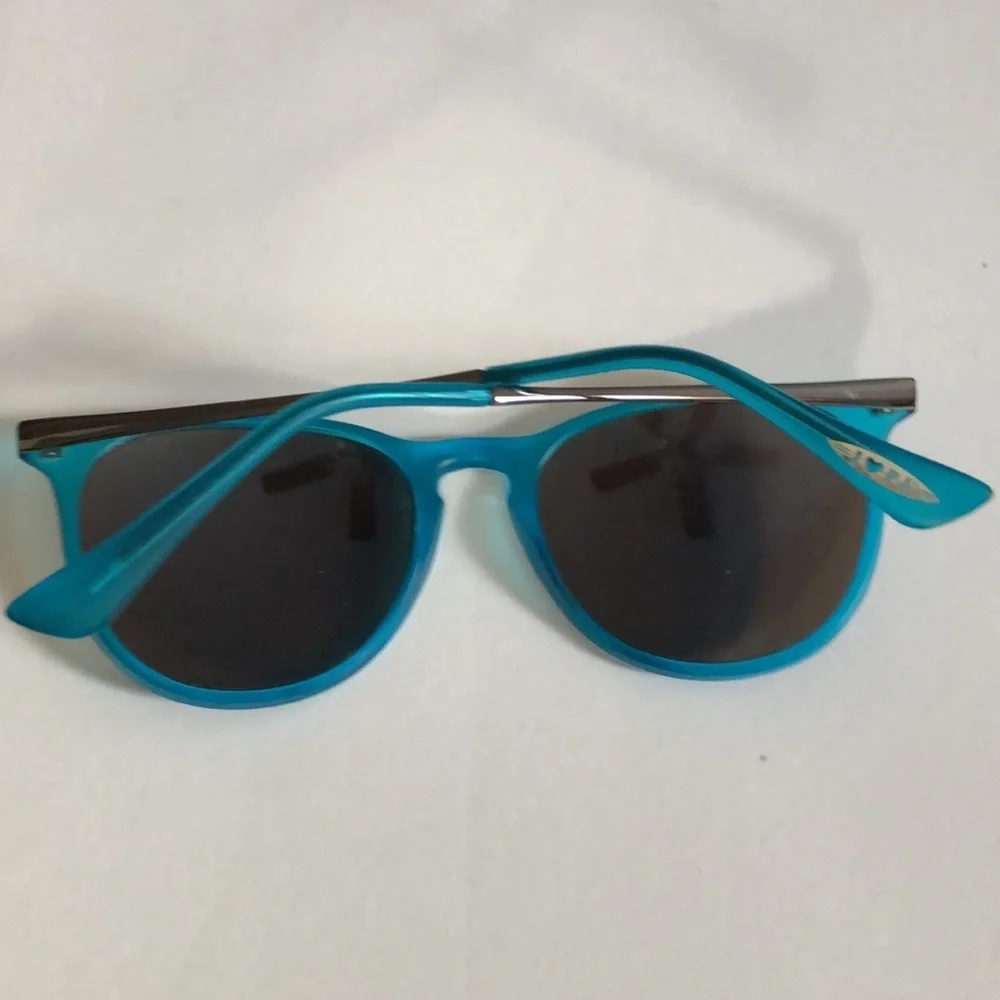 COPY - 🏵2/$30🏵 Fashion Sunglasses - Picture 7 of 9